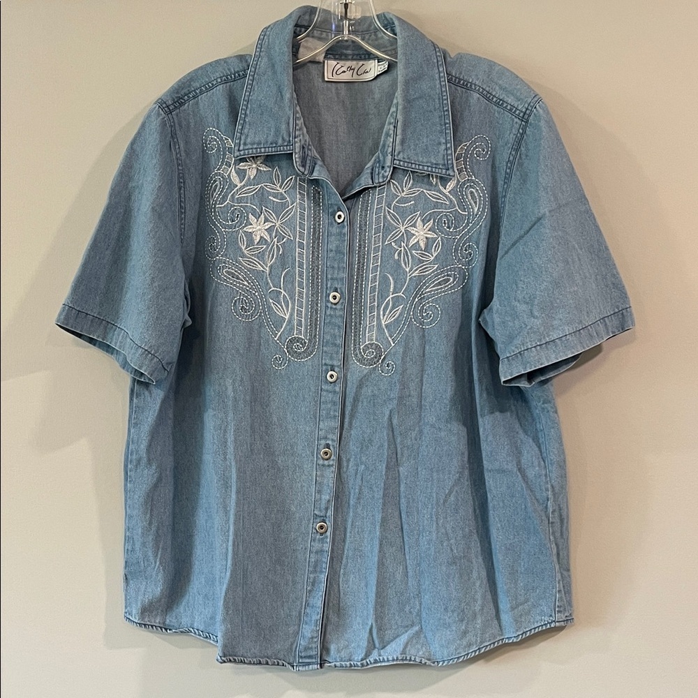 Kathy Che‎ - no size tag, Embroidered Denim Short Sleeve button up